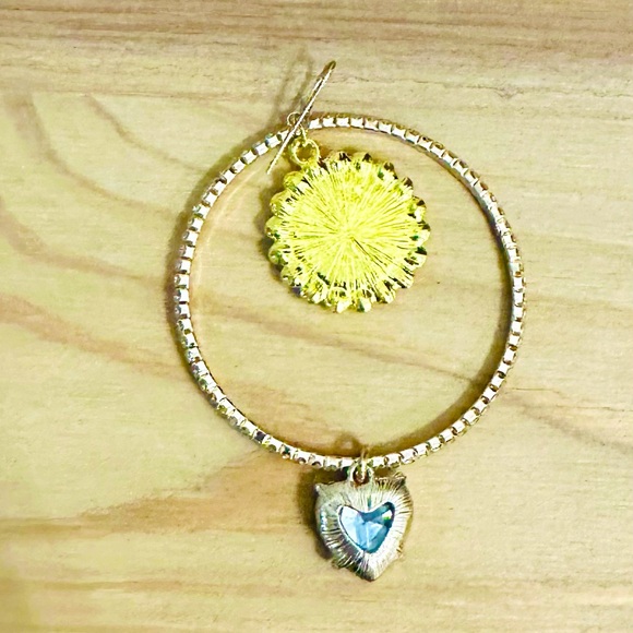 NWT Sandra Ling Gold Sparkling Heart Charm Earrings - Picture 3 of 11